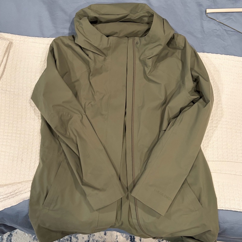 Lululemon Women’s Rain Rebel Jacket Size 12 - Picture 2 of 8